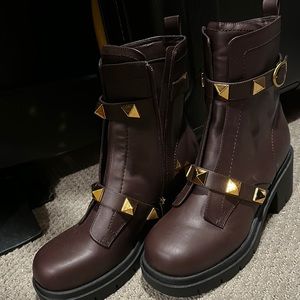 Fairly worn size 10 ankle boots